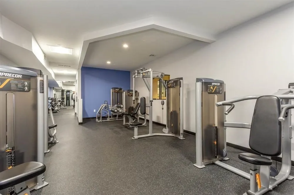 518 GREGORY AVE Weehawken, NJ 07086