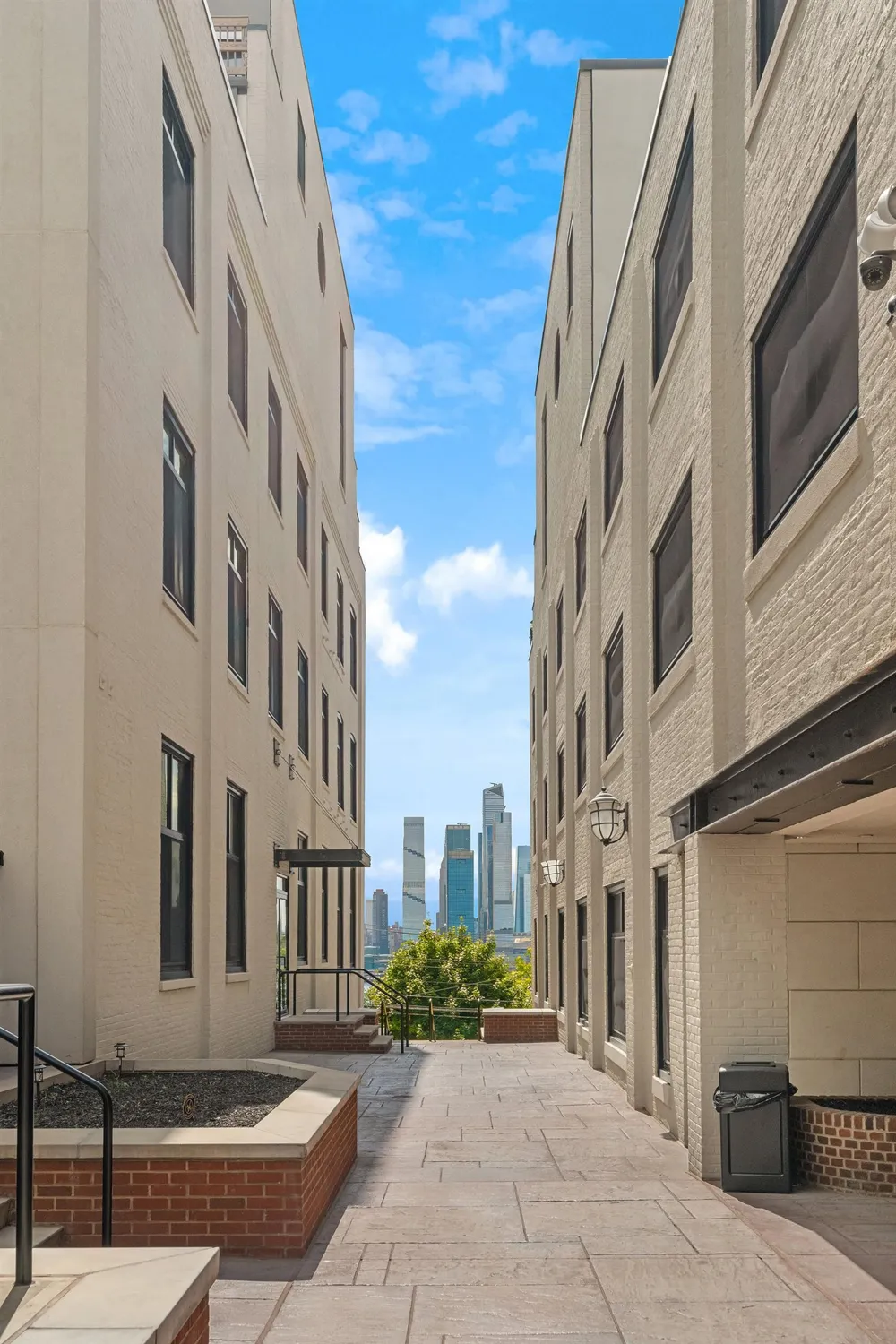 518 GREGORY AVE Weehawken, NJ 07086