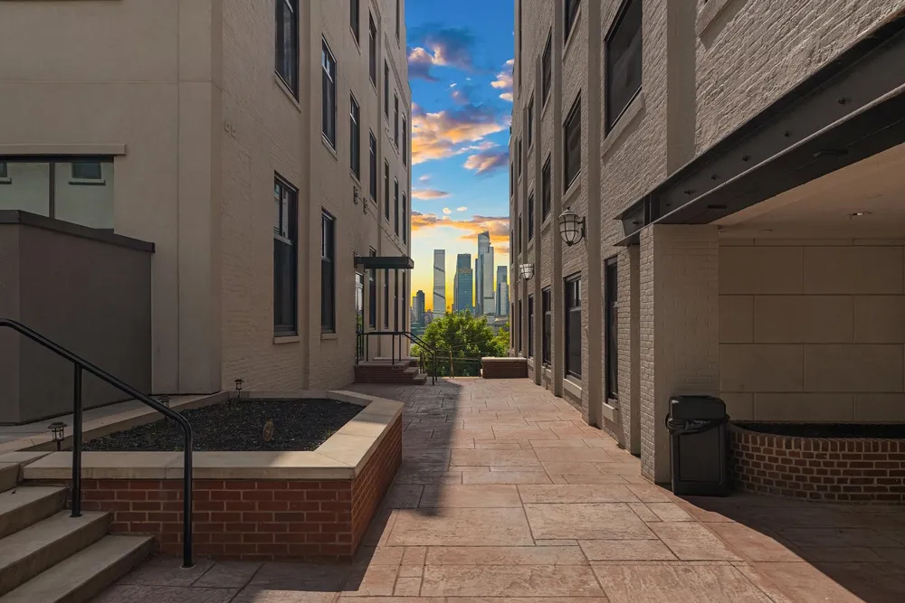 518 GREGORY AVE Weehawken, NJ 07086
