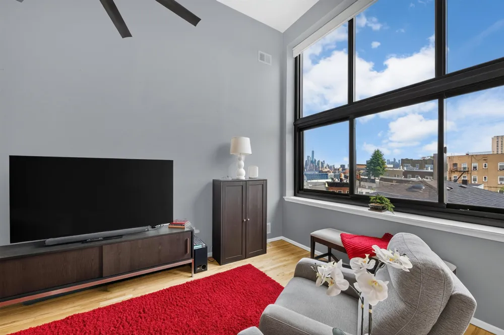 518 GREGORY AVE Weehawken, NJ 07086