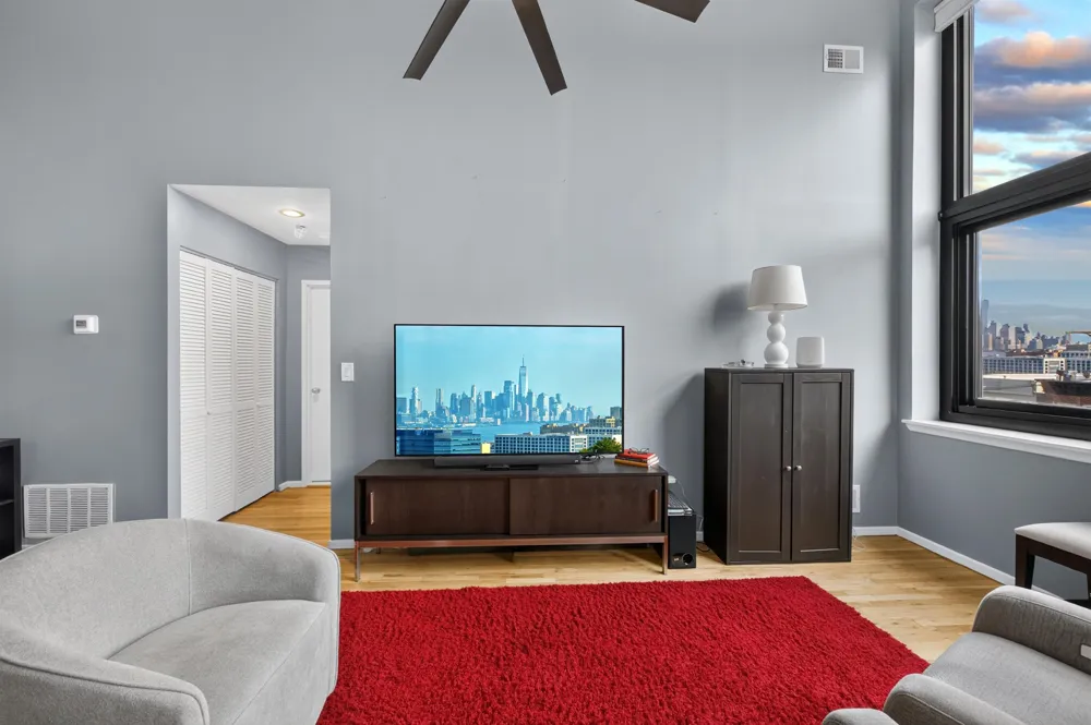 518 GREGORY AVE Weehawken, NJ 07086