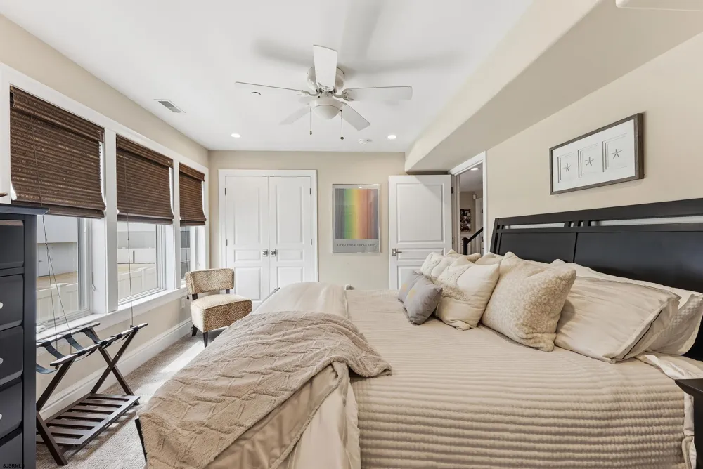 4 N Monroe Ave Margate, NJ 08402