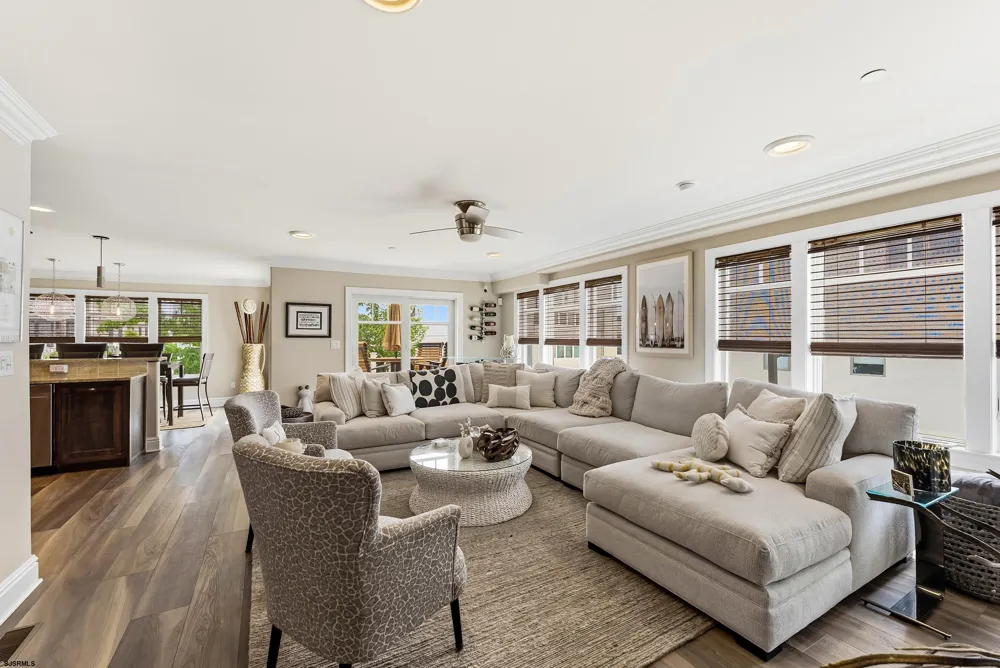 4 N Monroe Ave Margate, NJ 08402