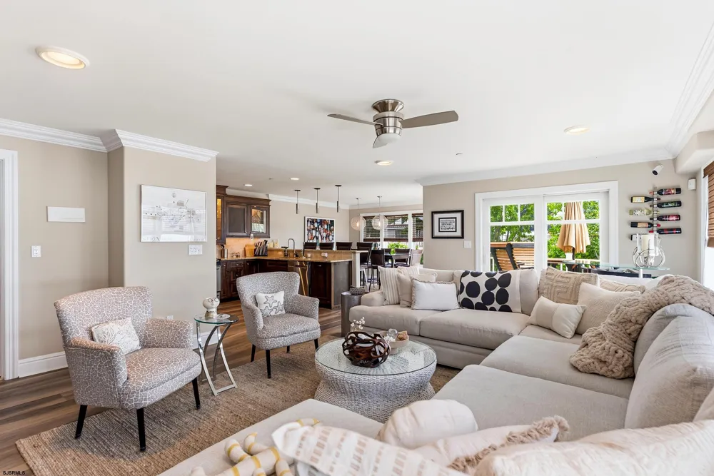 4 N Monroe Ave Margate, NJ 08402