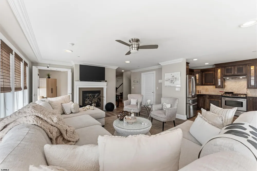 4 N Monroe Ave Margate, NJ 08402