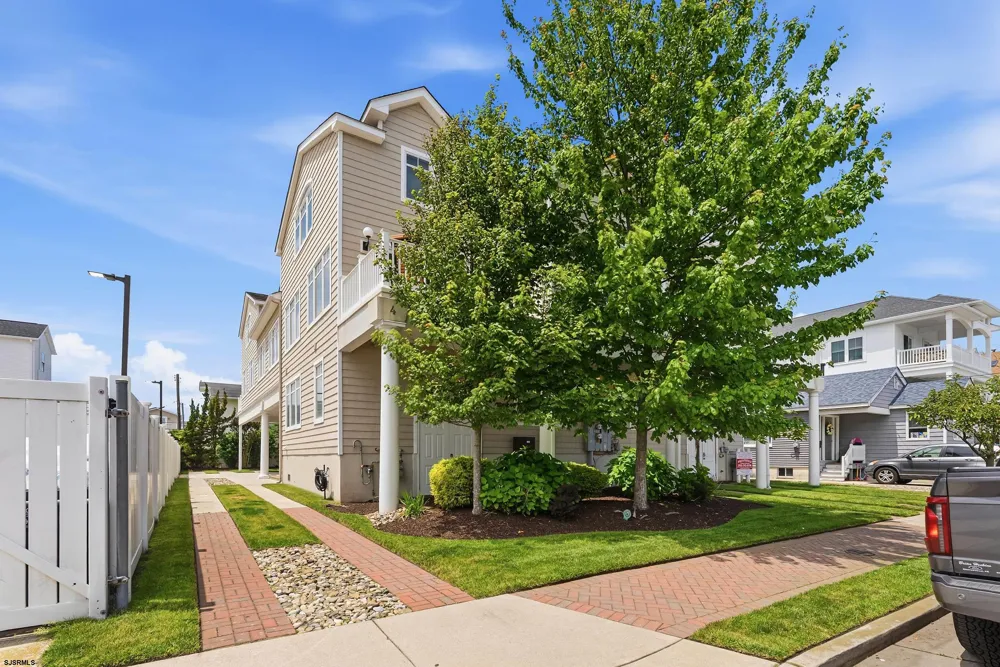 4 N Monroe Ave Margate, NJ 08402