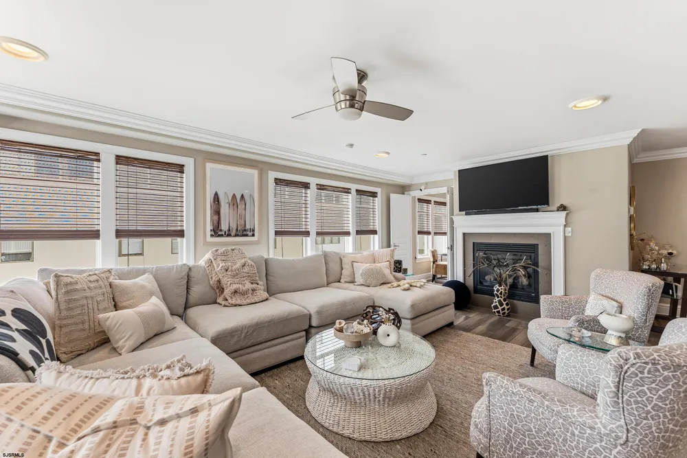 4 N Monroe Ave Margate, NJ 08402