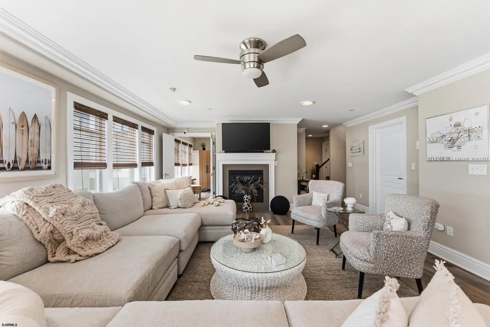 4 N Monroe Ave Margate, NJ 08402