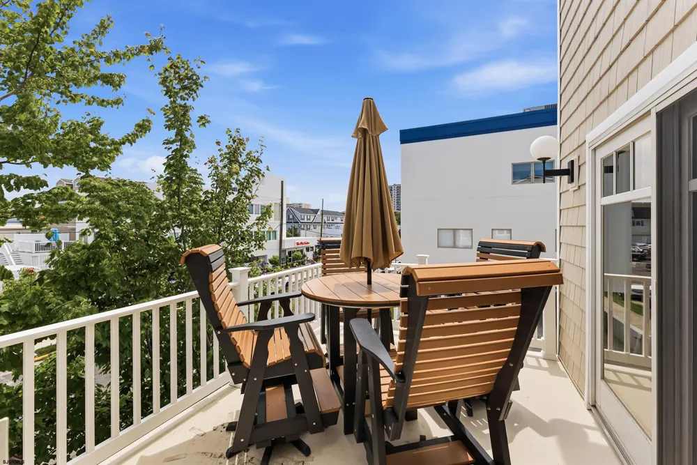4 N Monroe Ave Margate, NJ 08402