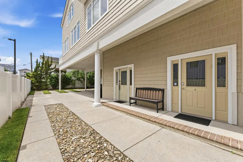 4 N Monroe Ave Margate, NJ 08402