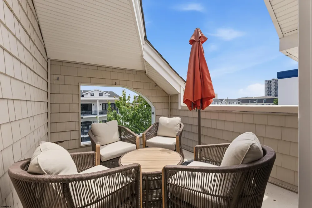 4 N Monroe Ave Margate, NJ 08402