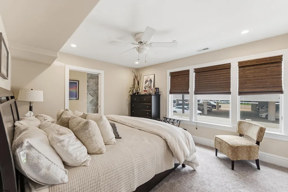 4 N Monroe Ave Margate, NJ 08402