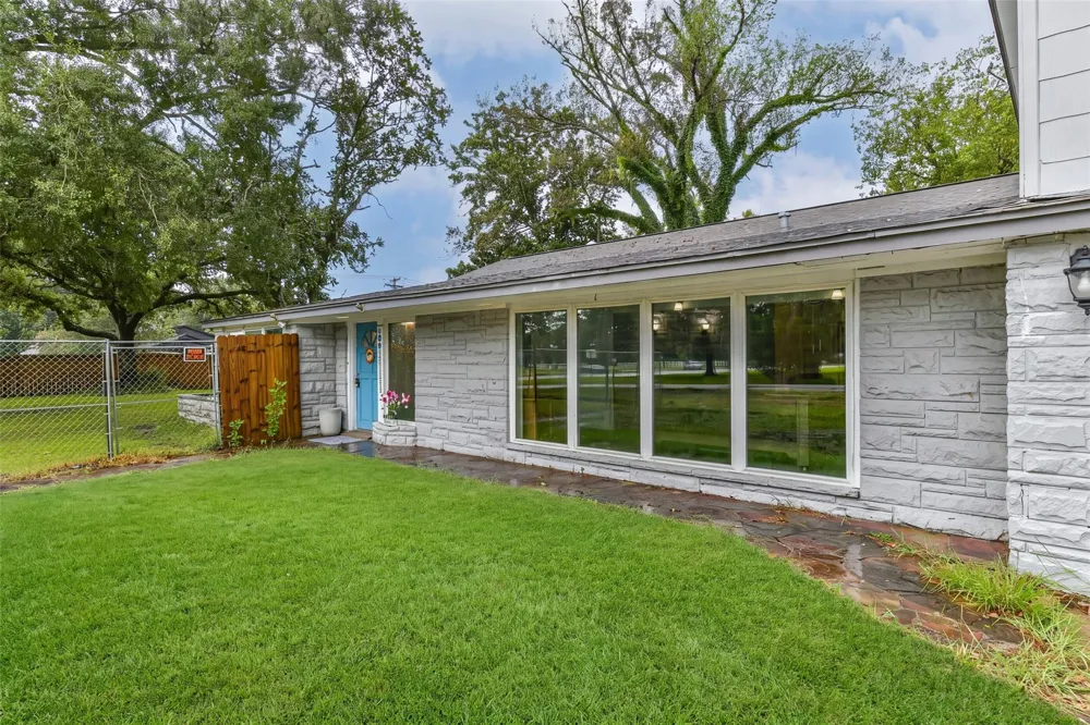 100 Mattson Street West Columbia, TX 77486