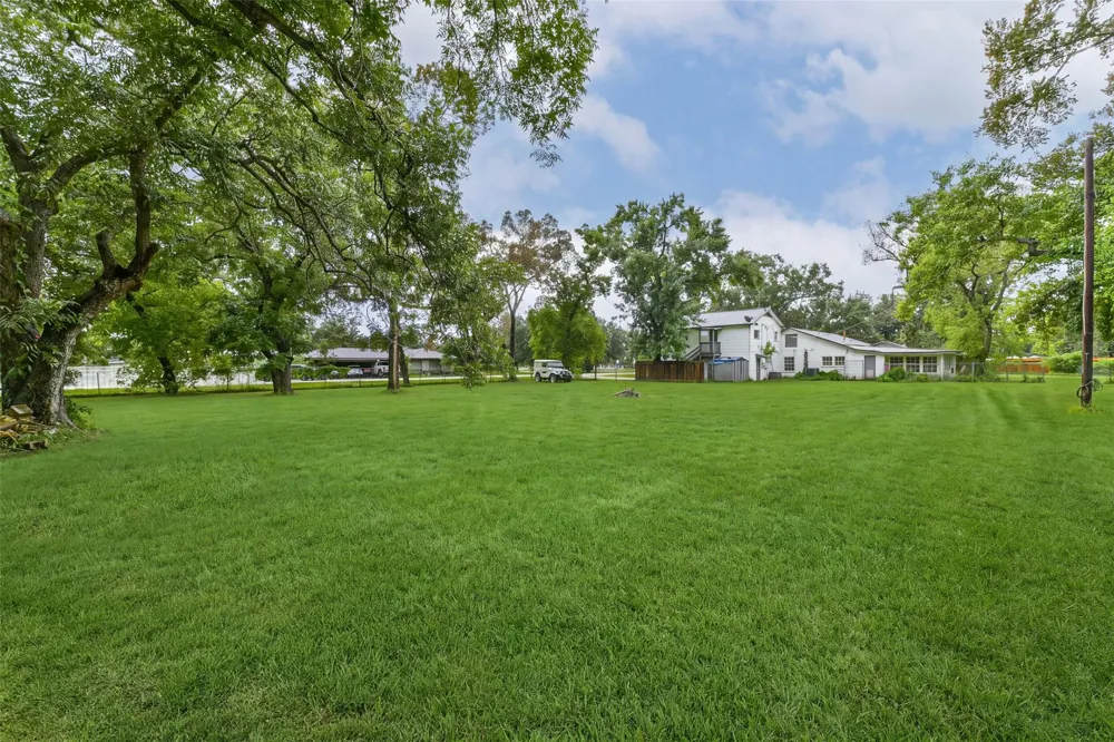 100 Mattson Street West Columbia, TX 77486