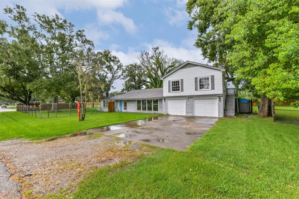 100 Mattson Street West Columbia, TX 77486