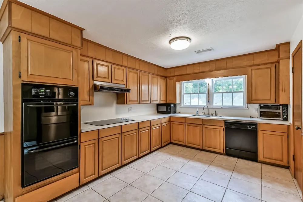 100 Mattson Street West Columbia, TX 77486