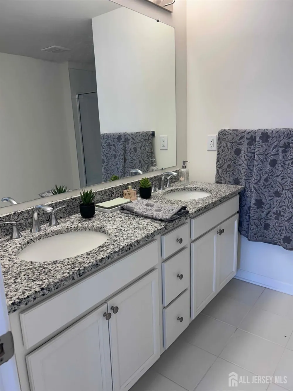 735 Station Road Dunellen, NJ 08812