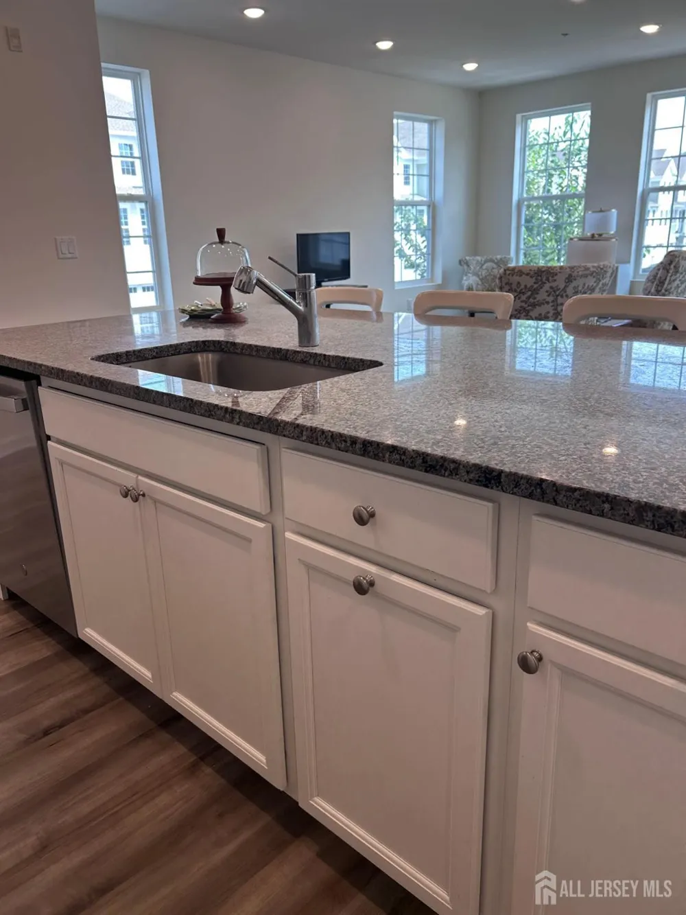 735 Station Road Dunellen, NJ 08812