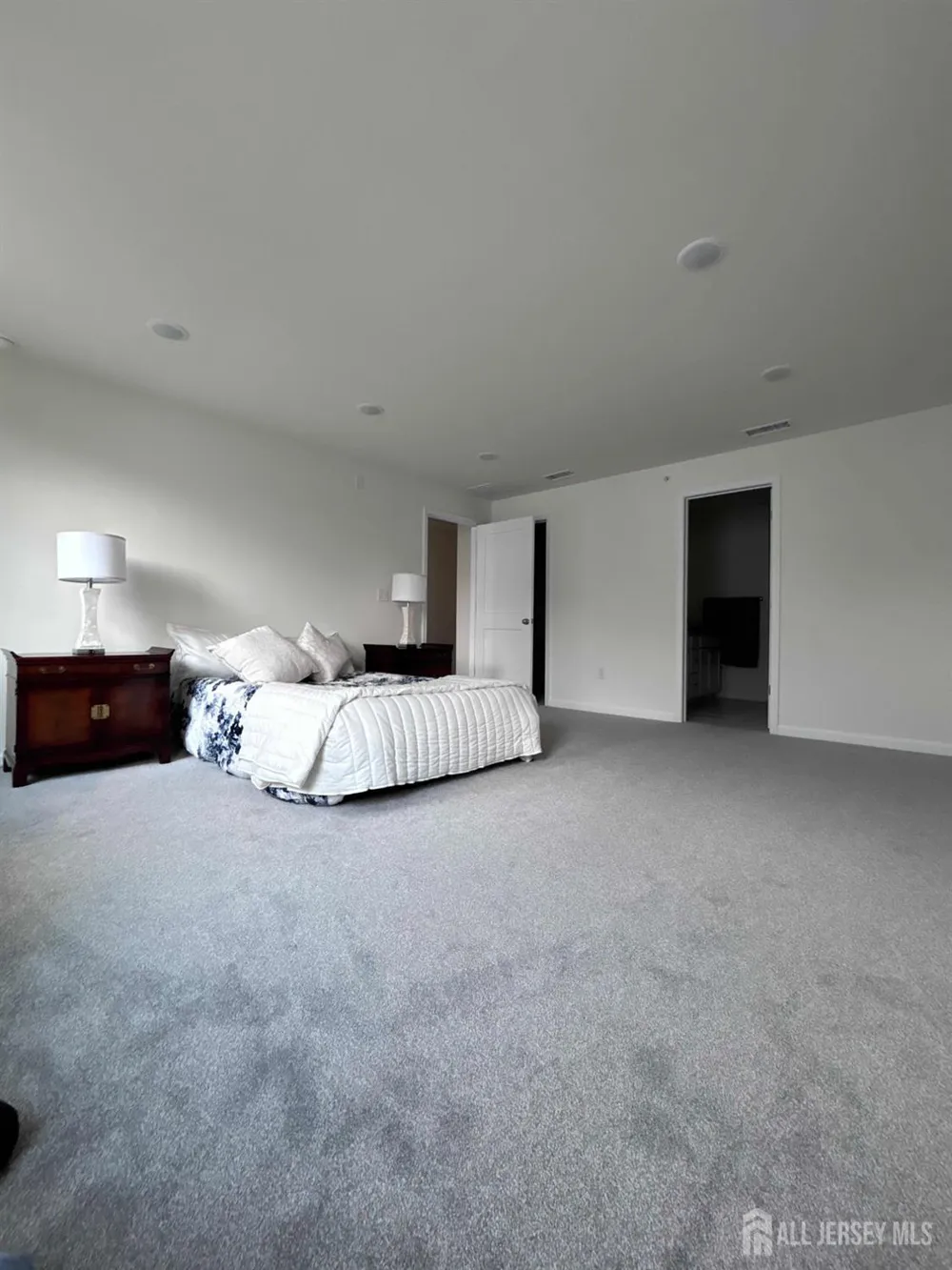 735 Station Road Dunellen, NJ 08812