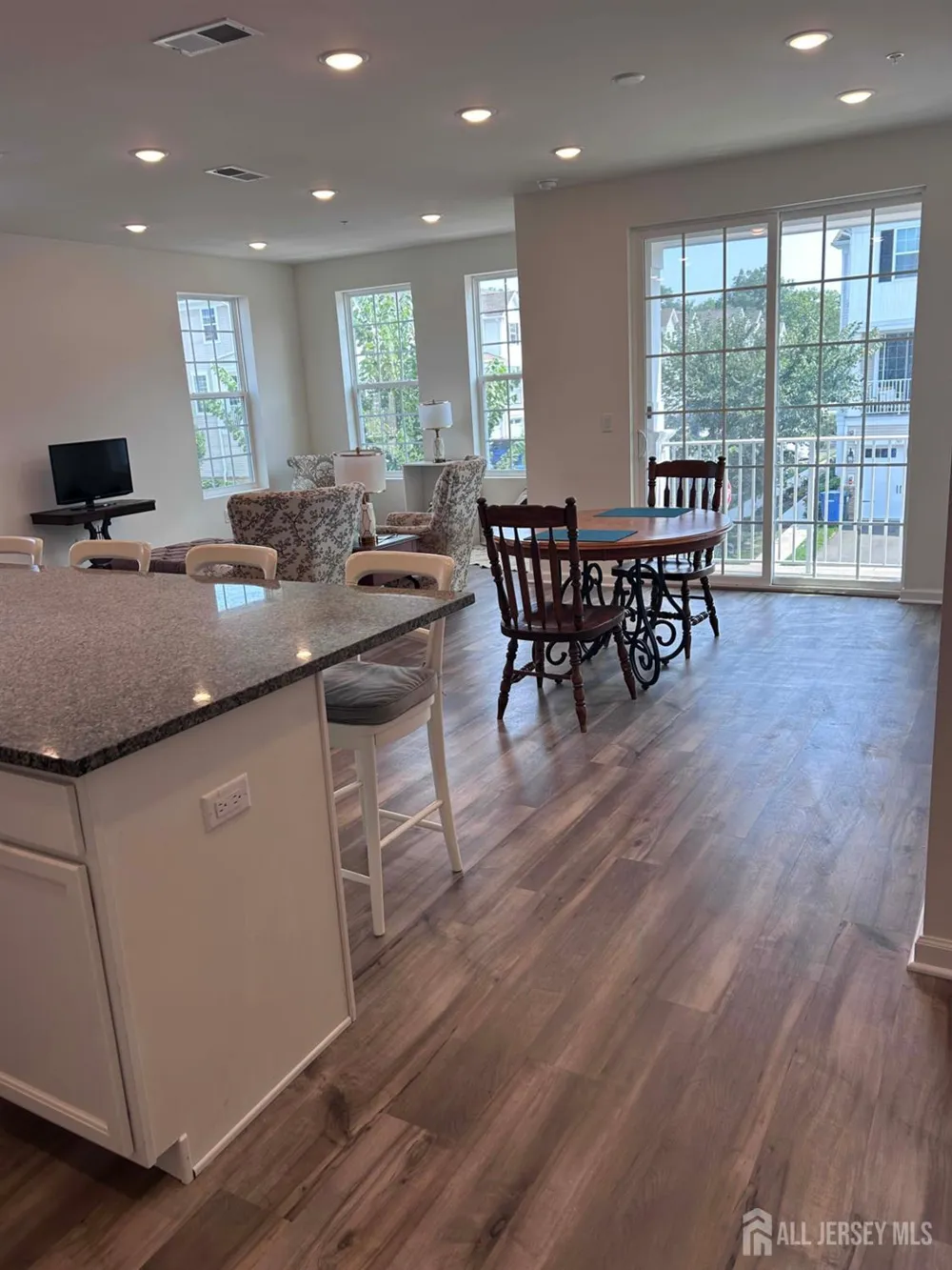 735 Station Road Dunellen, NJ 08812