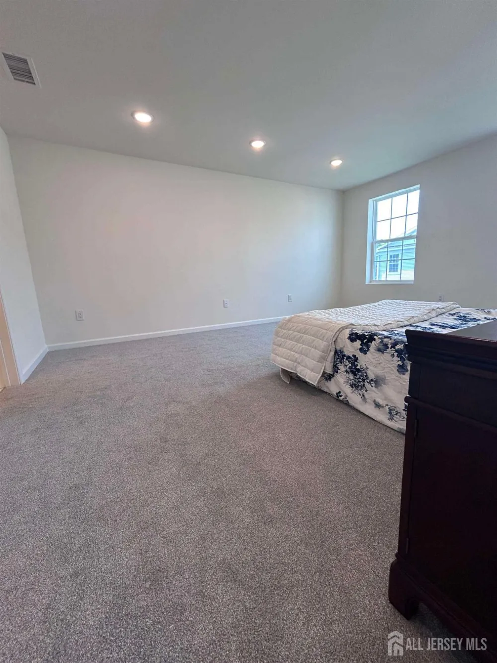 735 Station Road Dunellen, NJ 08812