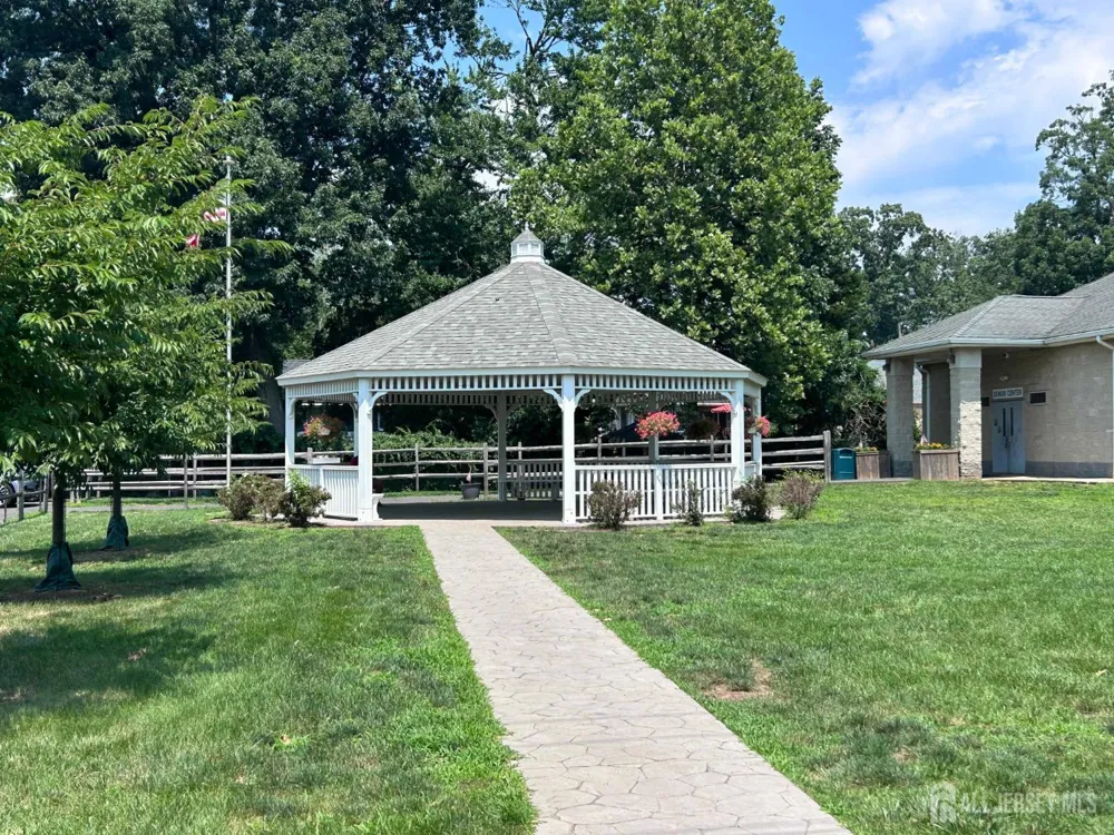 735 Station Road Dunellen, NJ 08812