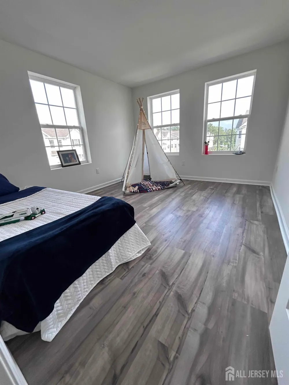 735 Station Road Dunellen, NJ 08812