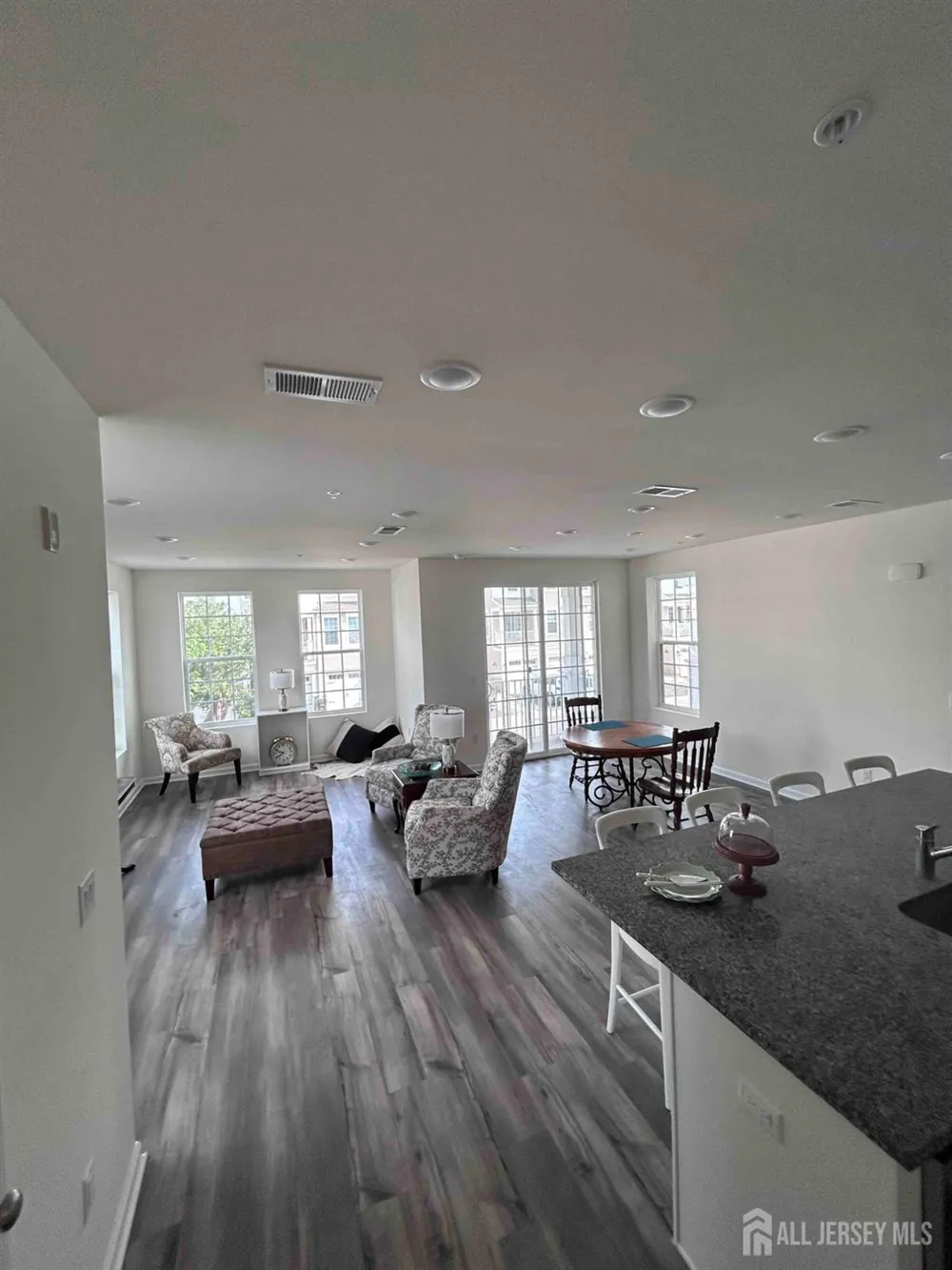 735 Station Road Dunellen, NJ 08812