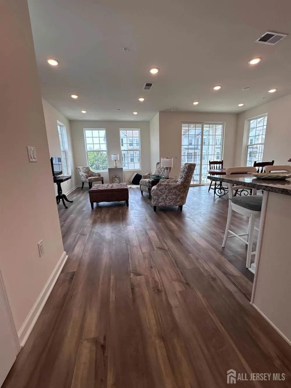 735 Station Road Dunellen, NJ 08812