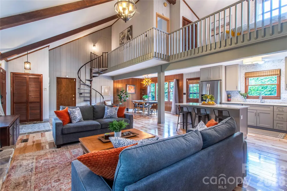 132 Hurd Road Canton, NC 28716