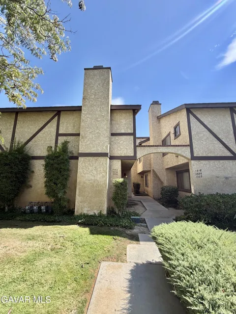 1316 W Ave J4