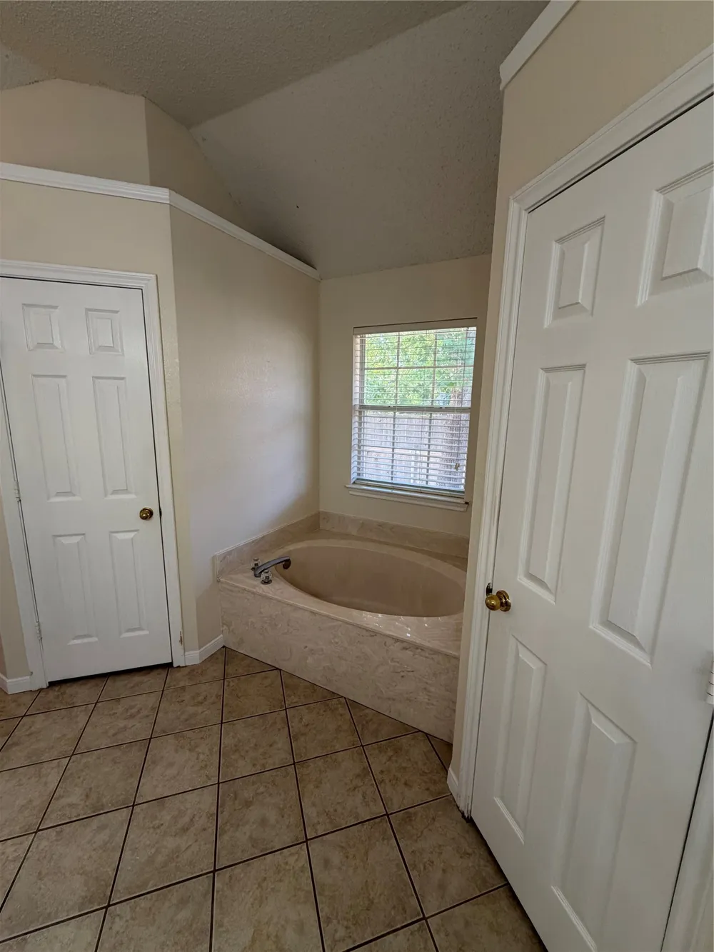 1427 Shadow Run Weatherford, TX 76086