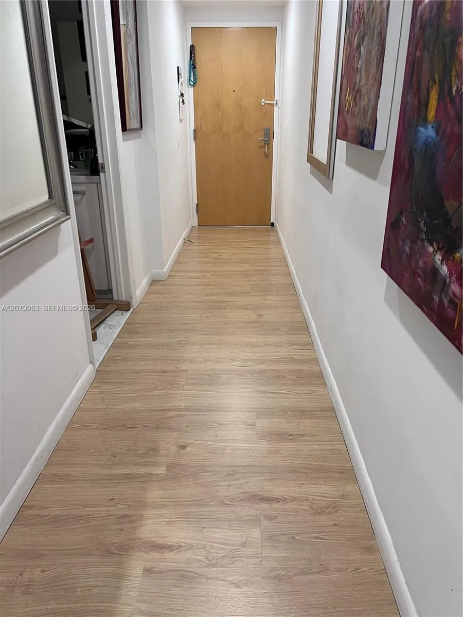 253 NE 2nd St #902 Miami, FL 33132