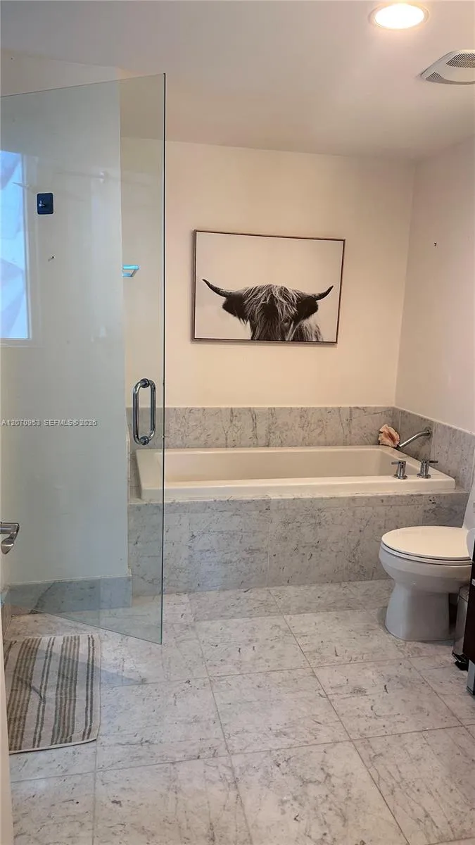 253 NE 2nd St #902 Miami, FL 33132