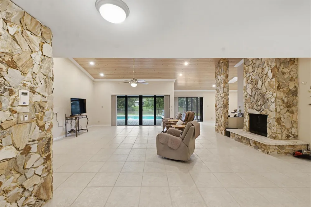8719 NW 1ST STREET Coral Springs, FL 33071