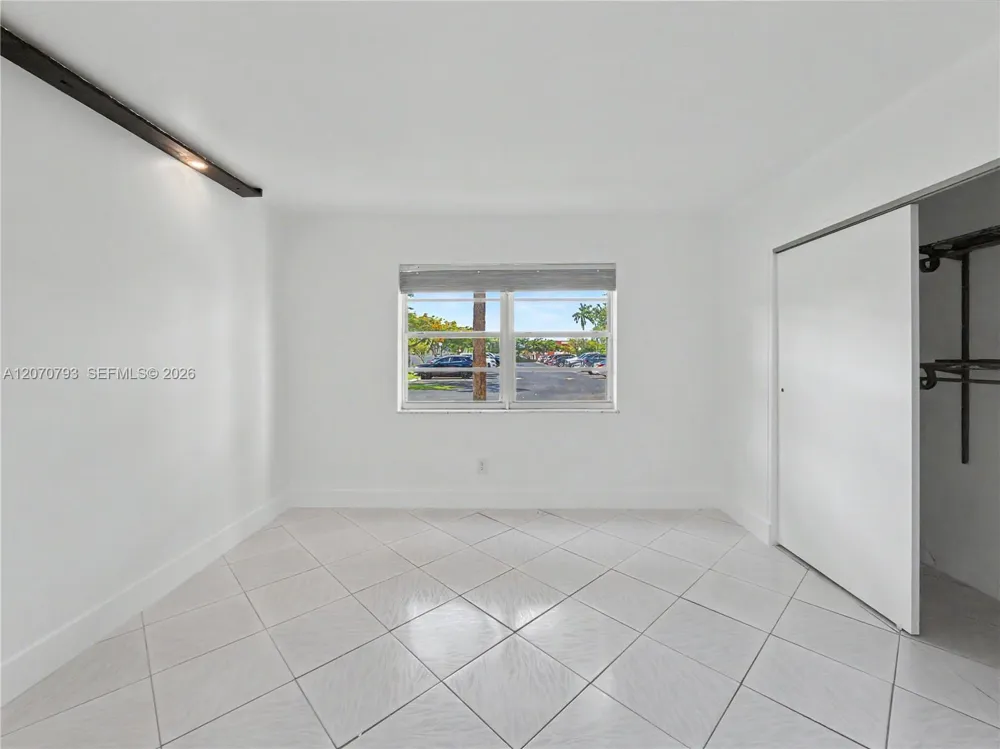 8411 NW 8th St #102 Miami, FL 33126