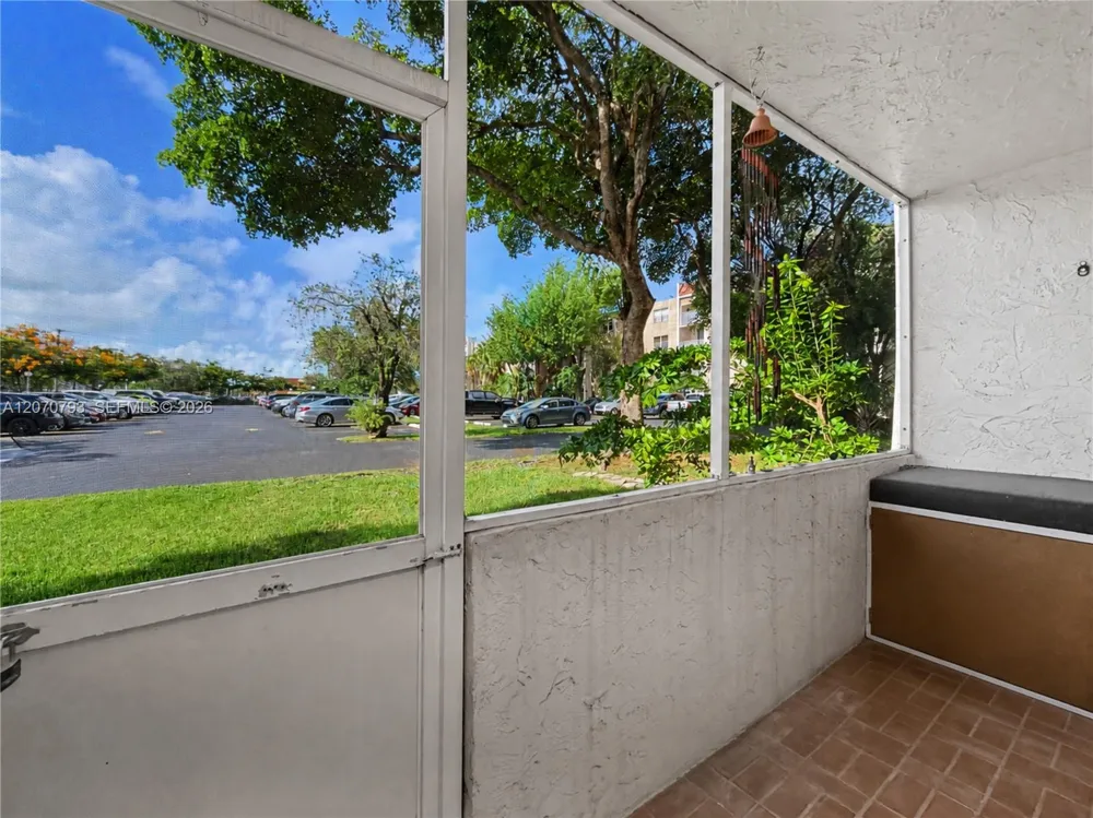 8411 NW 8th St #102 Miami, FL 33126
