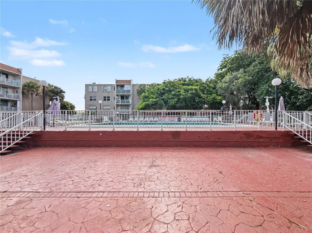 8411 NW 8th St #102 Miami, FL 33126