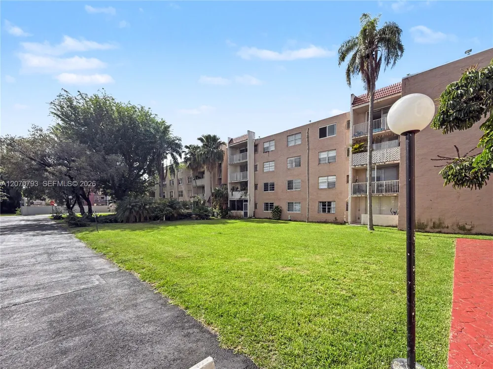 8411 NW 8th St #102 Miami, FL 33126