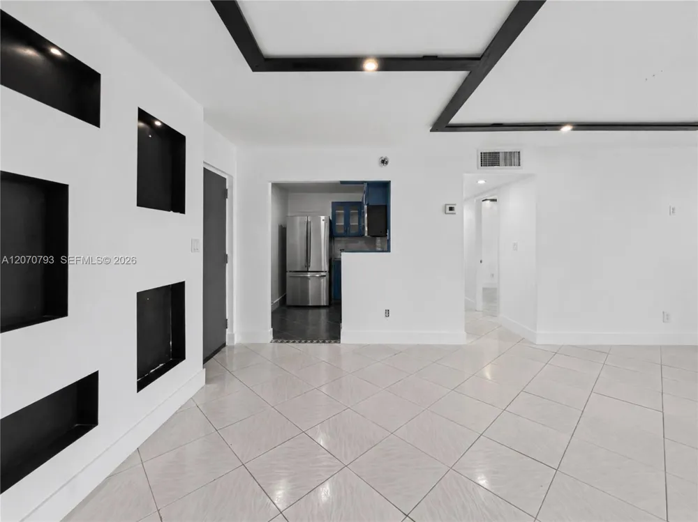8411 NW 8th St #102 Miami, FL 33126