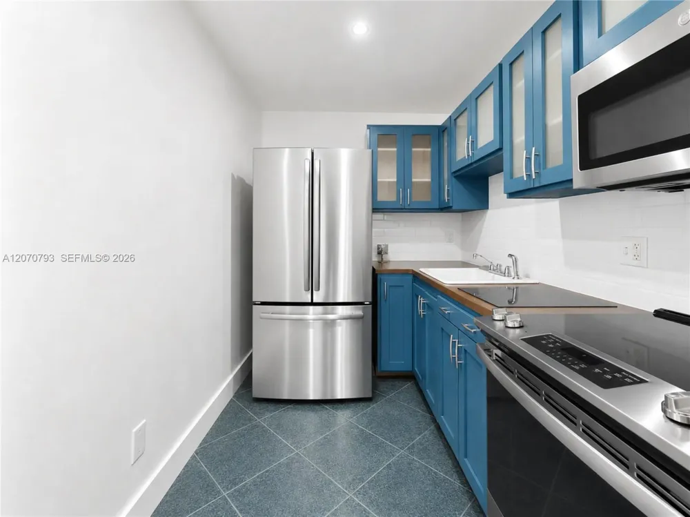 8411 NW 8th St #102 Miami, FL 33126