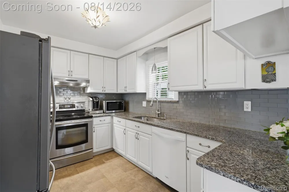 1998 Columbia Road Berkley City, MI 48072