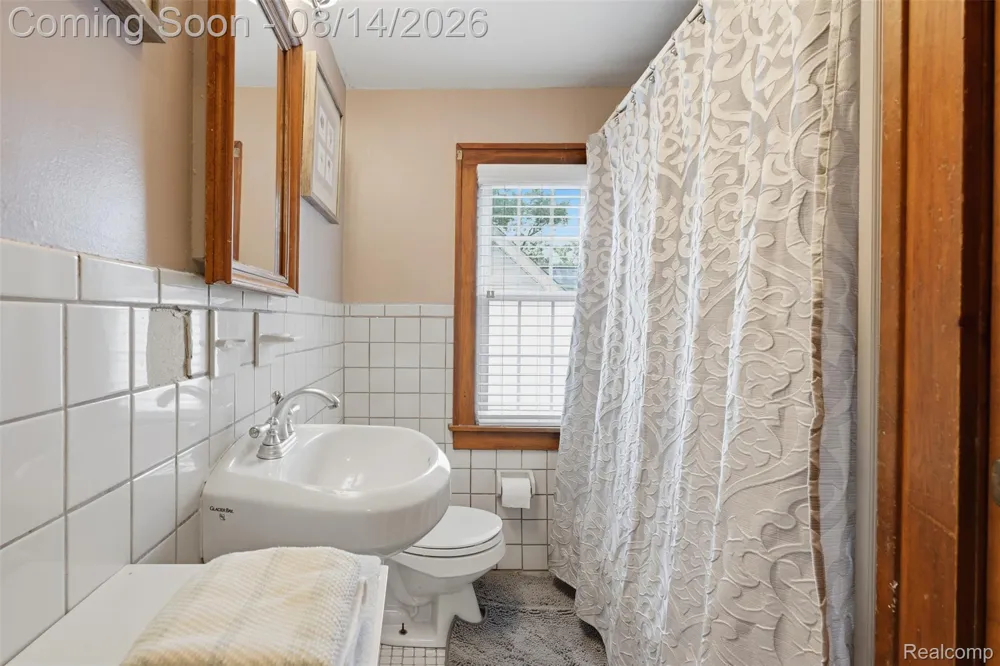 1998 Columbia Road Berkley City, MI 48072