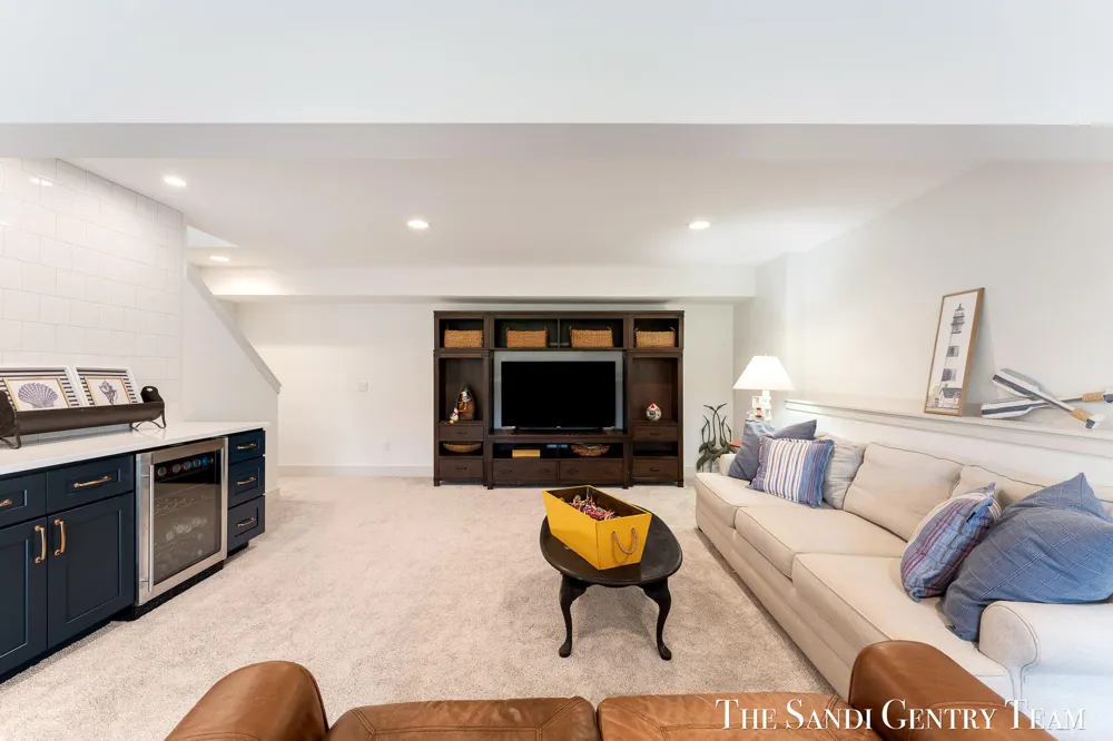36 W Farr Road Norton Shores City, MI 49444