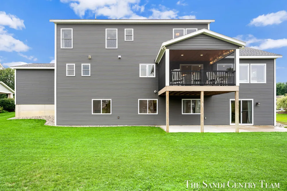 36 W Farr Road Norton Shores City, MI 49444