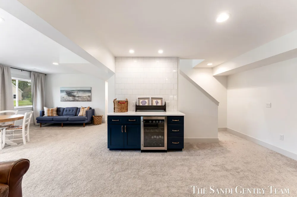 36 W Farr Road Norton Shores City, MI 49444