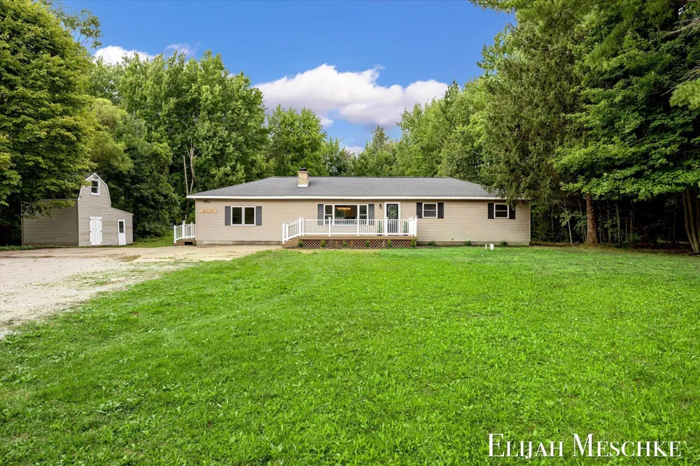 3240 E Riley Thompson Road Dalton Township, MI 49457