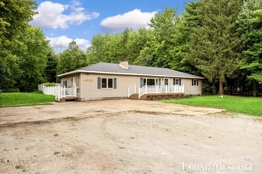 3240 E Riley Thompson Road Dalton Township, MI 49457