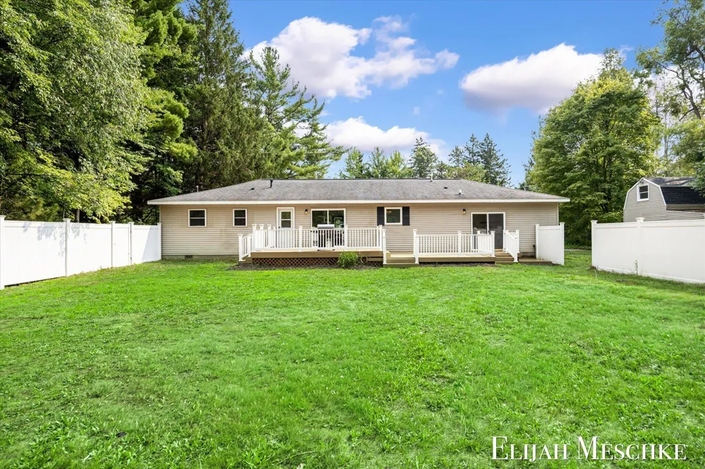 3240 E Riley Thompson Road Dalton Township, MI 49457