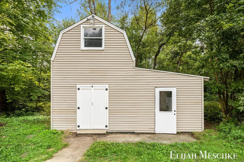 3240 E Riley Thompson Road Dalton Township, MI 49457
